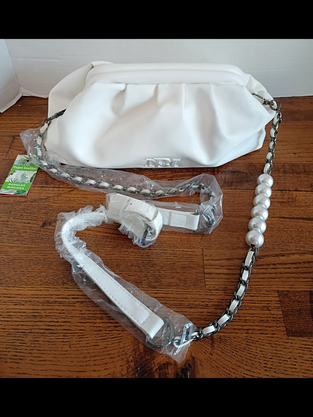 Badgley Mischka Cream Vegan Leather Shoulder Bag with Silver Chain Nwt Imperfect